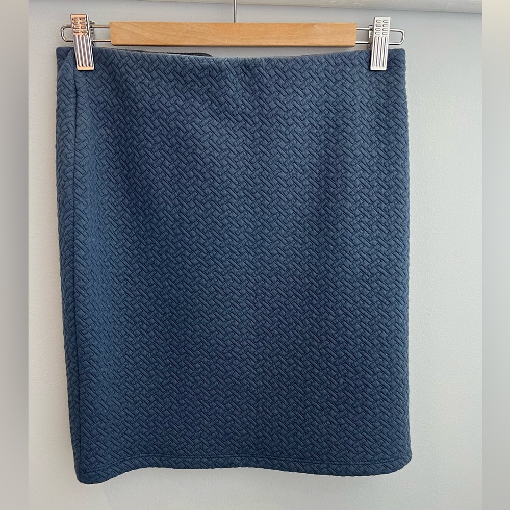 Blue textured stretch mini